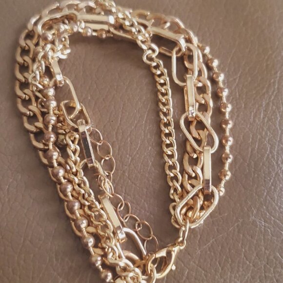 Multi Layered GoldToned Bracelet🌴 - Picture 3 of 4